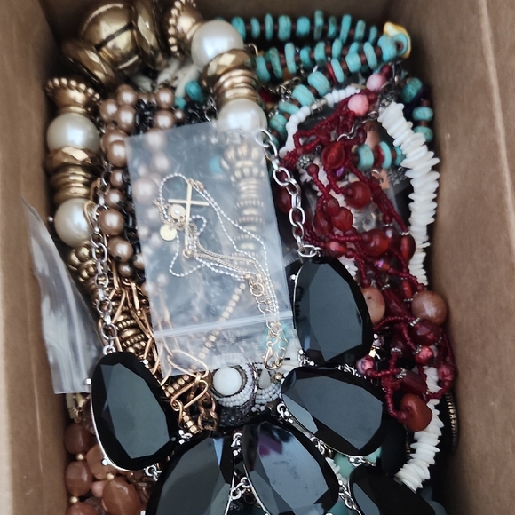 5 Lbs Of Necklaces - Picture 6 of 7